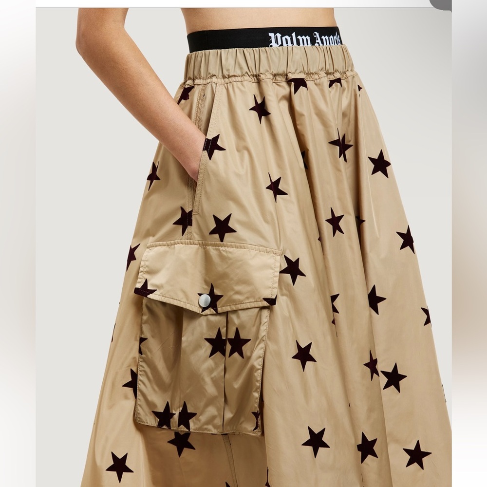 Very beautiful skirt. Had so many compliments with this